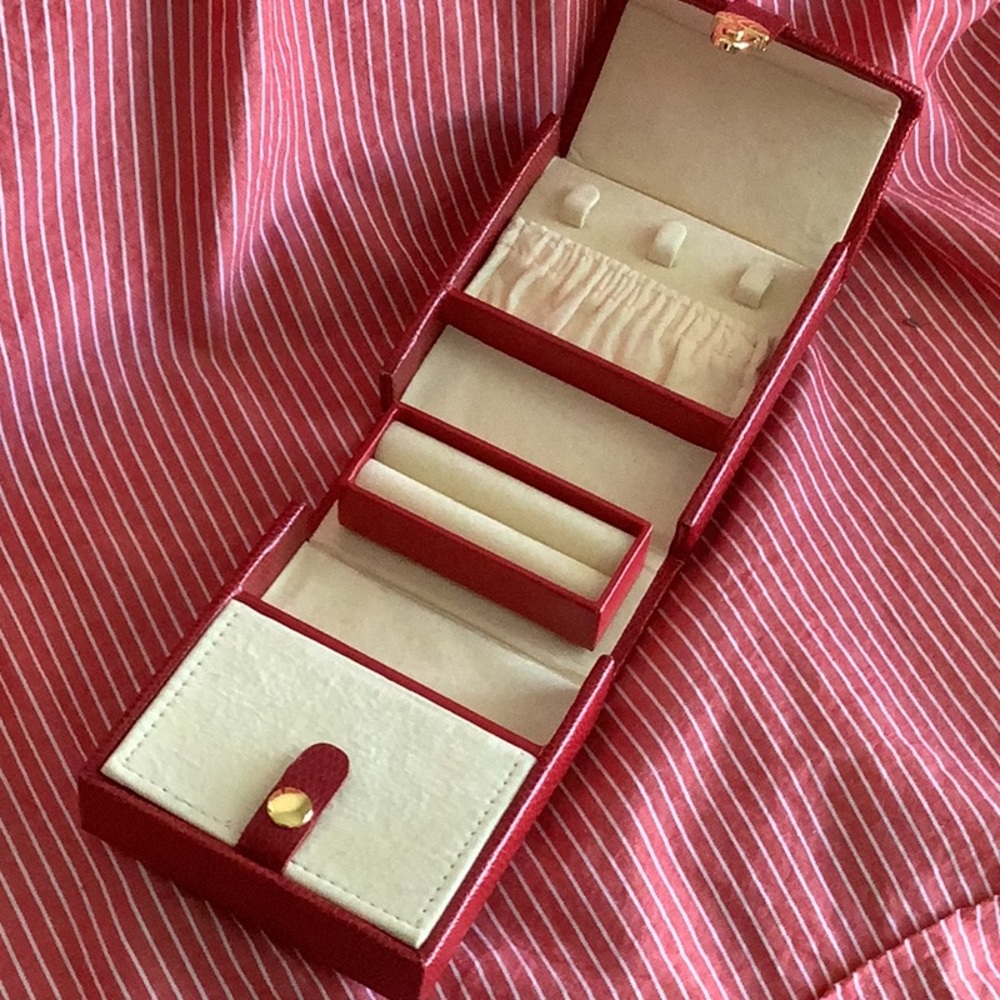 Jewelry travel case, red faux leather - Picture 4 of 6